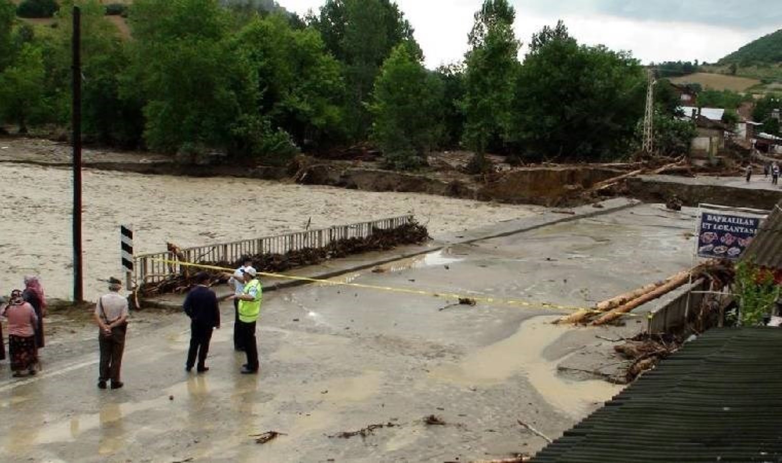 Sinop’ta su taşkını riski… Bazı yollar trafiğe kapatıldı!