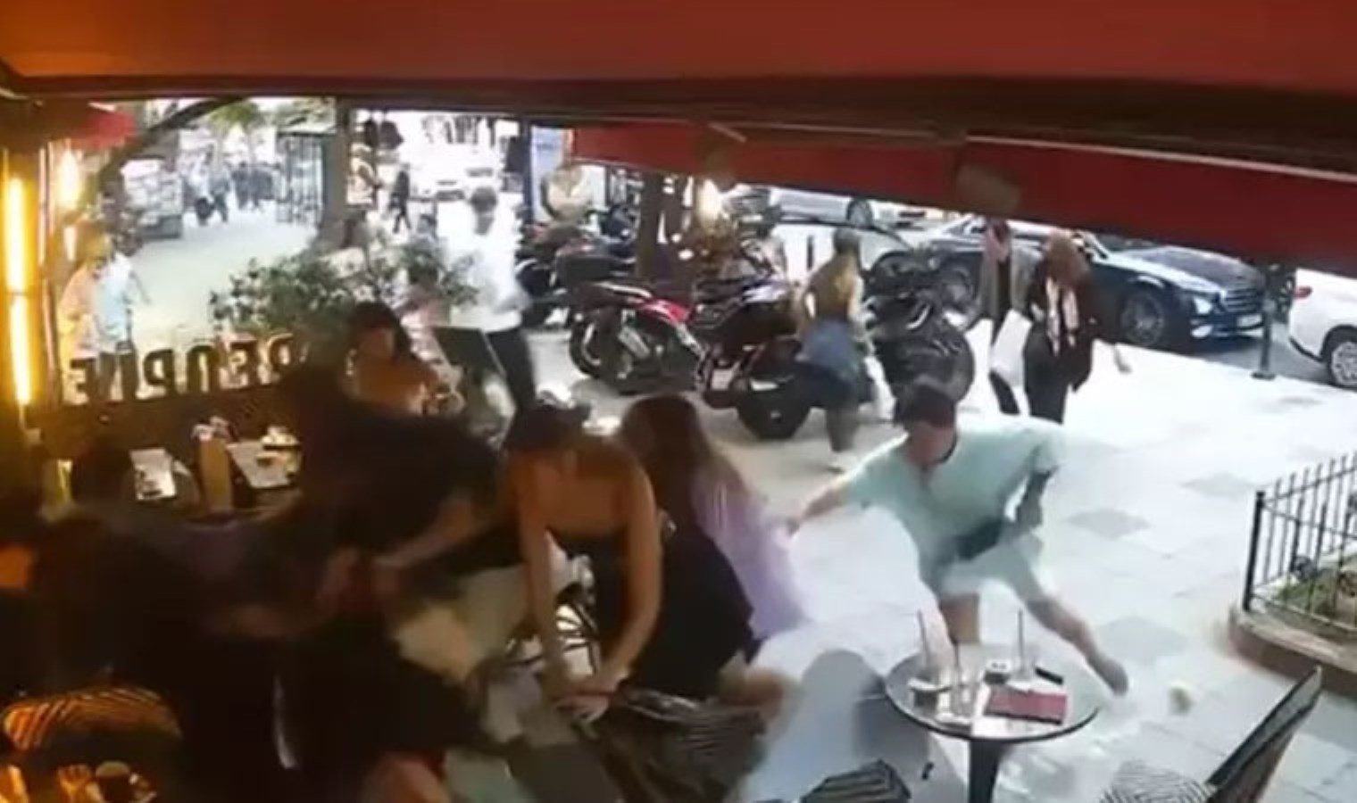 Şişli’de 5 kişinin yaralandığı silahlı kavganın yeni görüntüleri ortaya çıktı