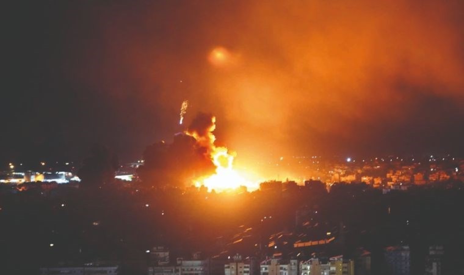 Suriye’nin Humus ilinde, İran destekli grupların kullandığı askeri havalimanı hedef alındı