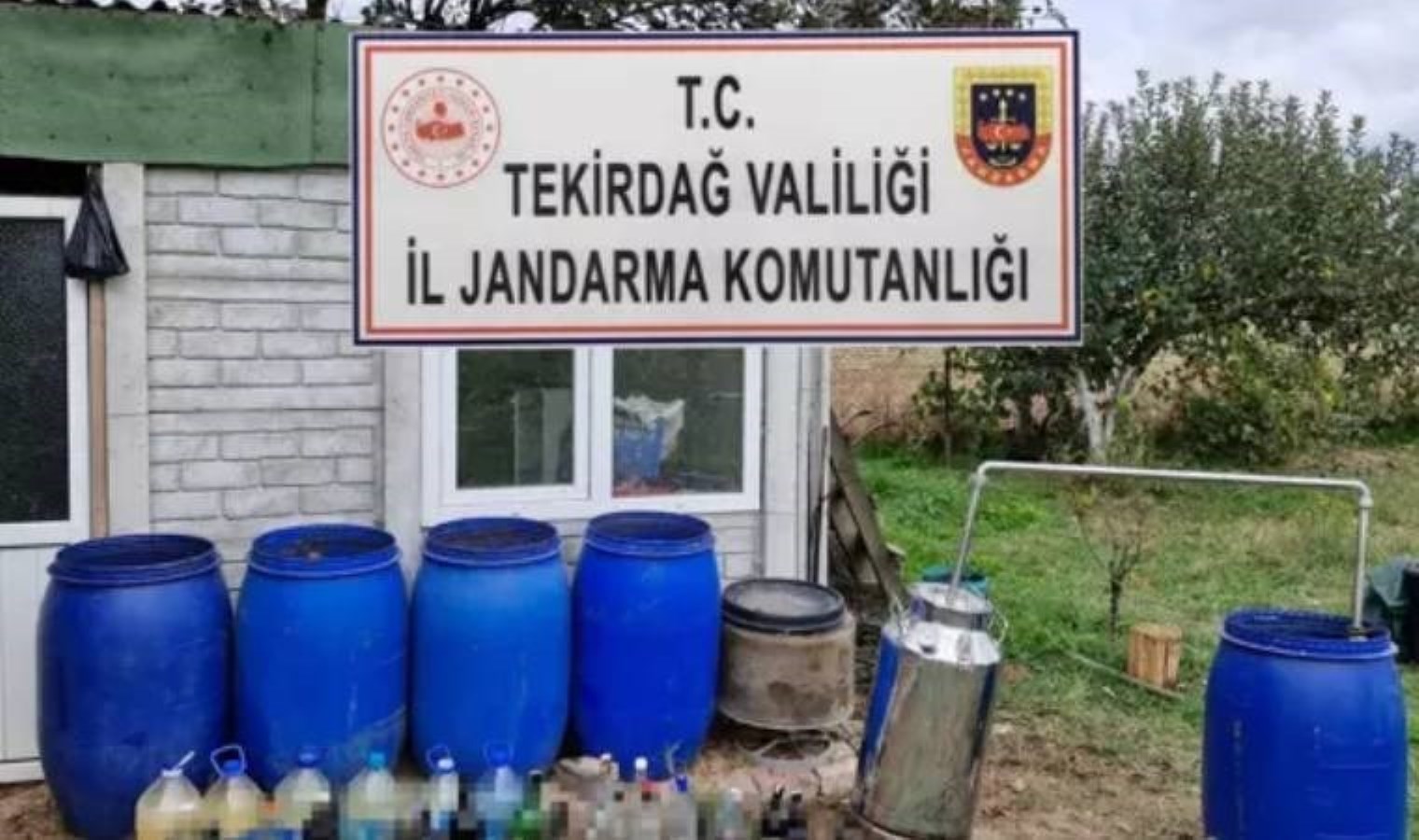 Tekirdağ’da 558 litre sahte içki ele geçirildi