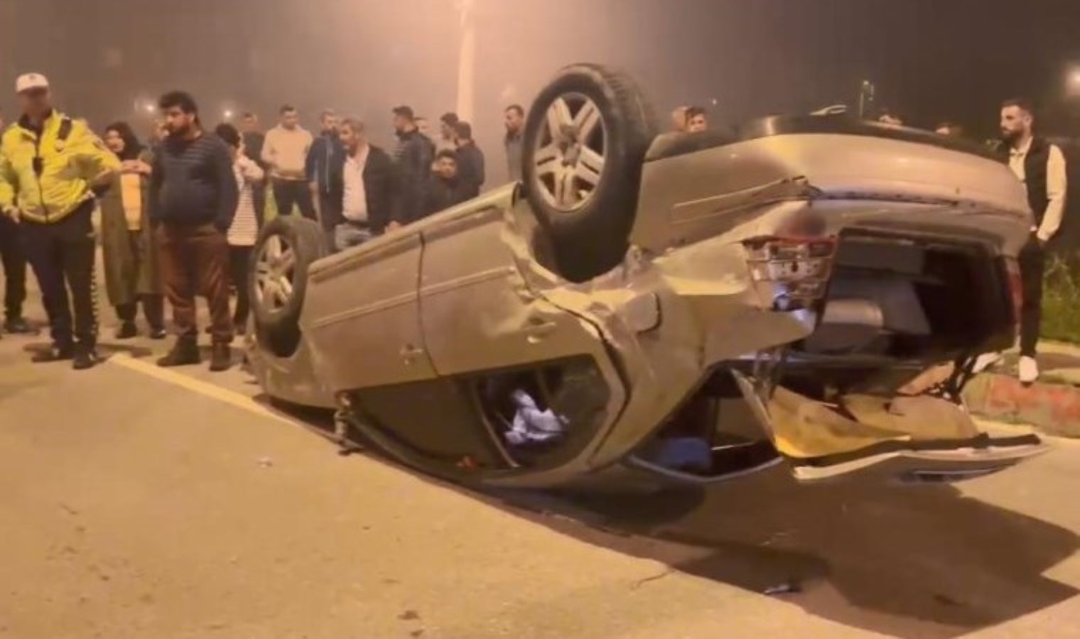 Ters dönen araçtan yara almadan çıktılar… Kayıplara karıştılar!