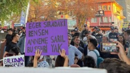 Üniversitelilerin ‘kadın cinayetleri’ protestoları sürüyor: ‘Öfkeni diri, başını dik, kız kardeşinin elini sıkı tut’