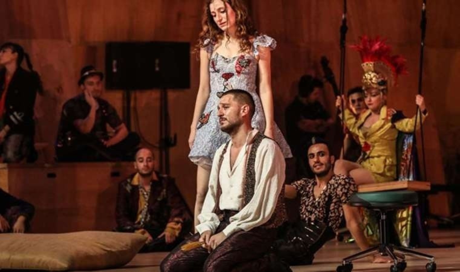 Uraz Kaygılaroğlu’nun başrolünde olduğu Aşık Shakespeare oyunun biletleri satışta