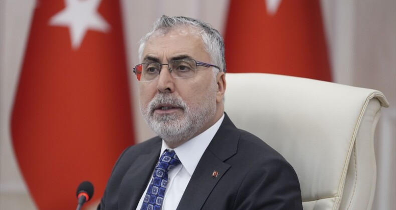 Vedat Işıkhan: 2024 ve 2025 yılında emekli olacakların aylıkları arasında farkla ilgili çalışıyoruz