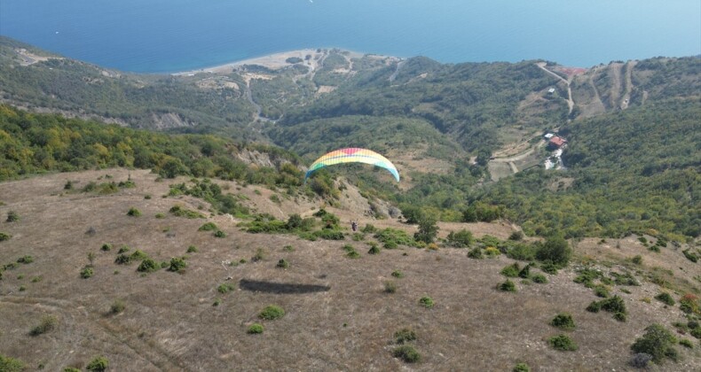 Yamaç paraşütü tutkunları Ganos Dağı’nda buluşuyor