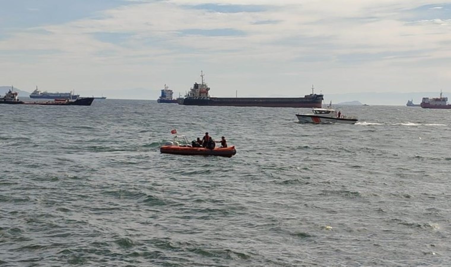 Zeytinburnu’nda denize giren çocuk kayboldu