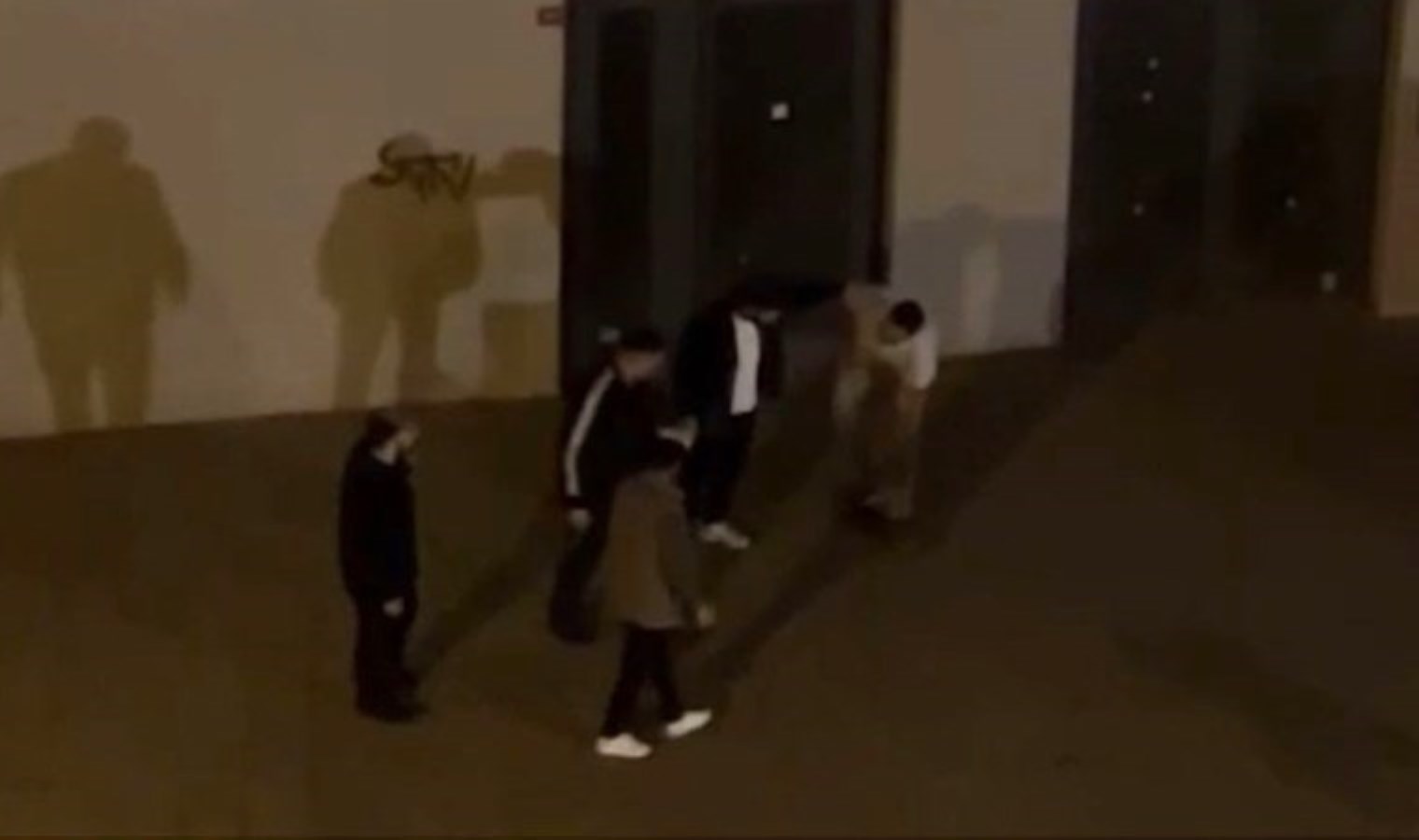 Zeytinburnu’nda ‘küfür’ tartışması: Arkadaşını silahla bacağından vurdu