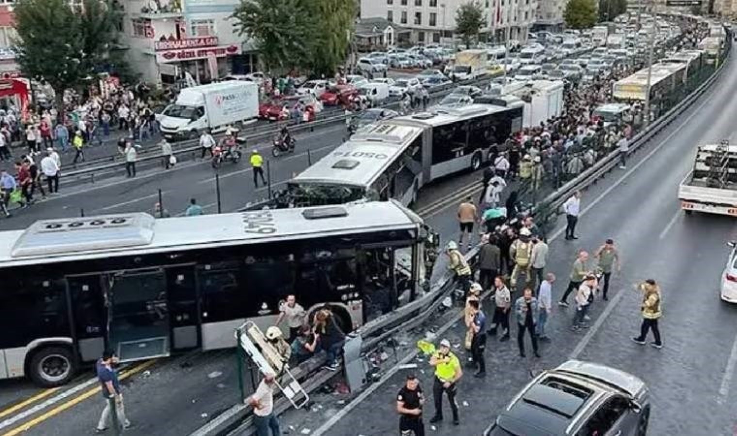 1 kişi ölmüş, 51 kişi yaralanmıştı… Metrobüs kazasında istenen cezalar belli oldu!
