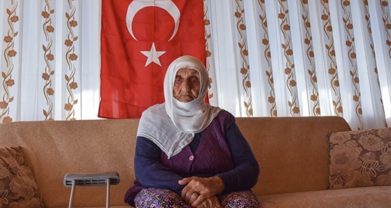 112 yaşındaki Güllü nine, Cumhuriyet’in 101. yılına şahitlik ediyor