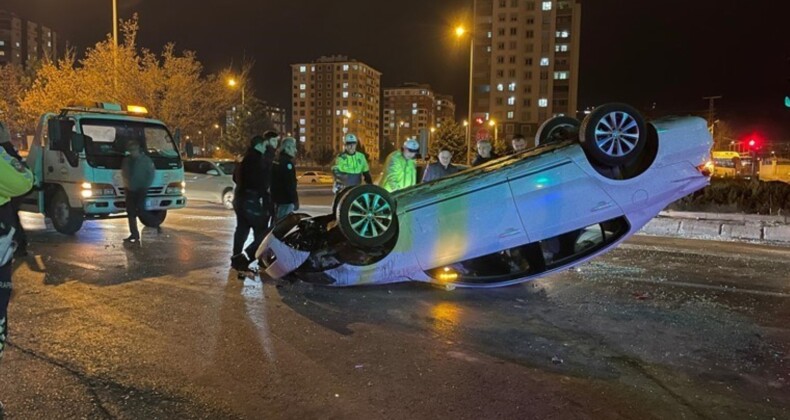 15 yaşındaki çocuk kullanıyordu: 2 otomobile çarpıp takla attı! 4 yaralı