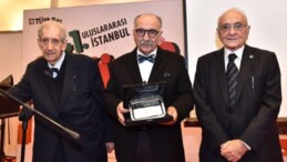 41. Uluslararası Tüyap İstanbul Kitap Fuarı’nda Yalvaç Ural için onur gecesi düzenlendi