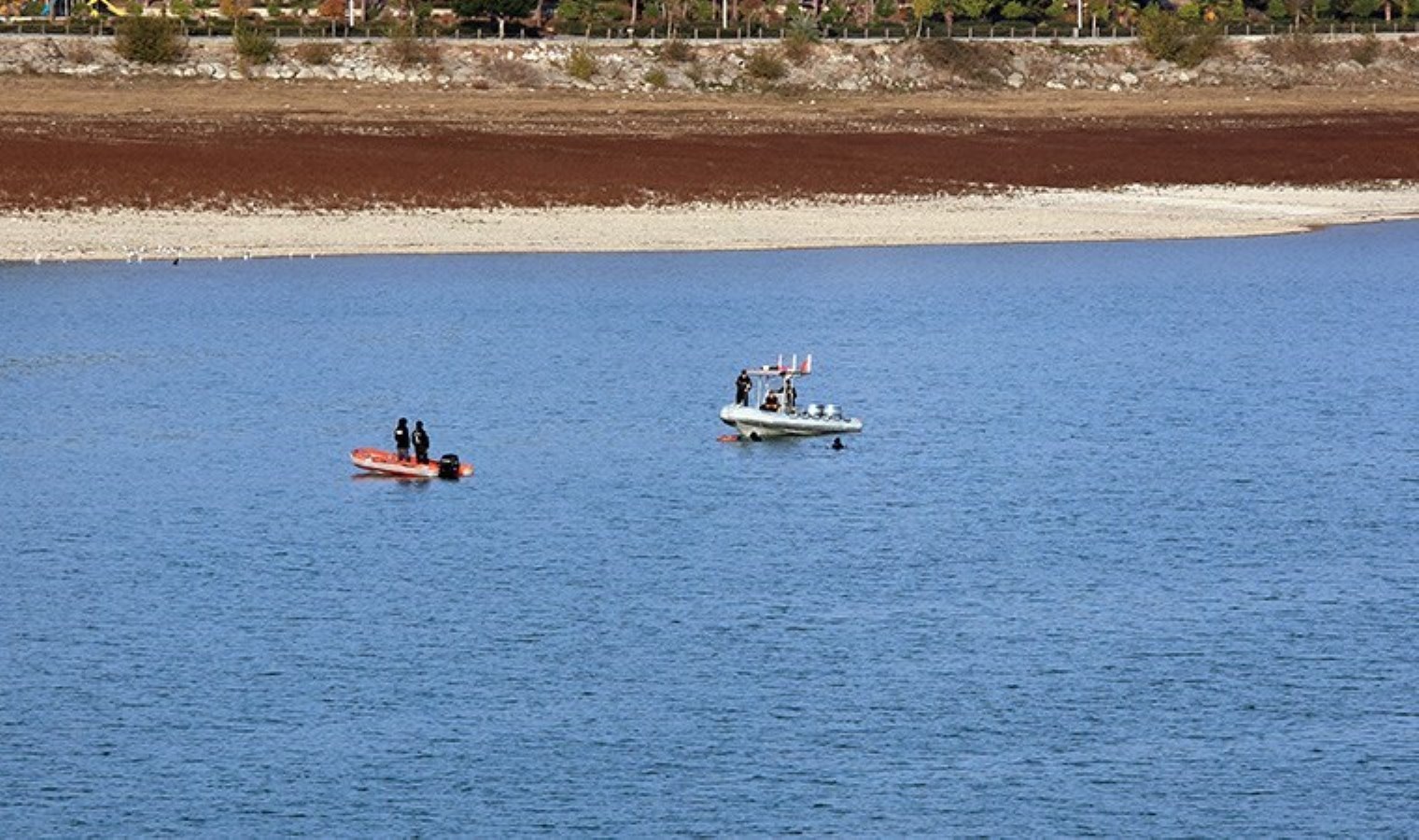 Adana’da deniz bisikletinden düşen 15 yaşındaki Medine kayboldu