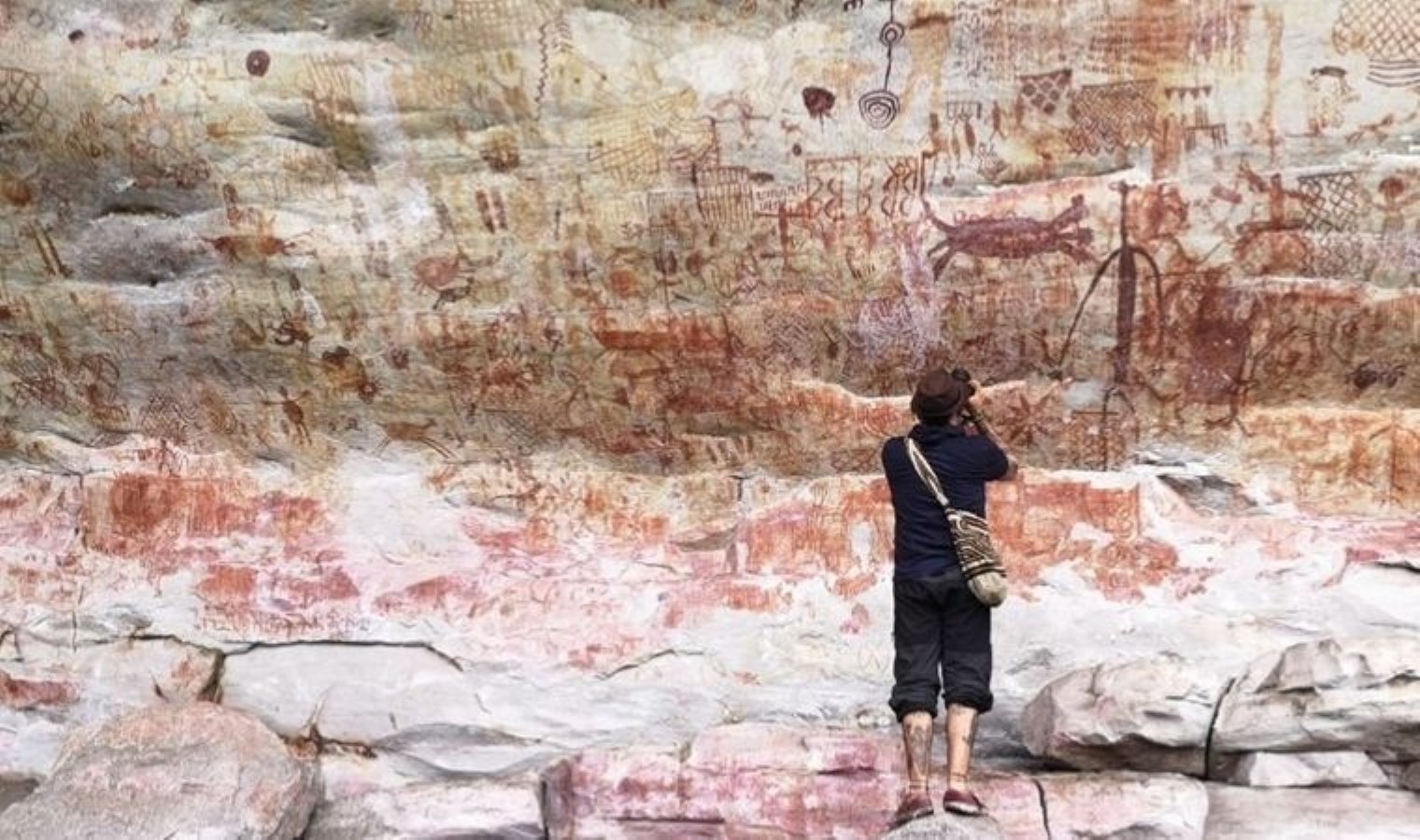 Amazon’un sırlar dolu kaya resimleri keşfedildi: Ruhların ellerinden çıktığı düşünülüyor!