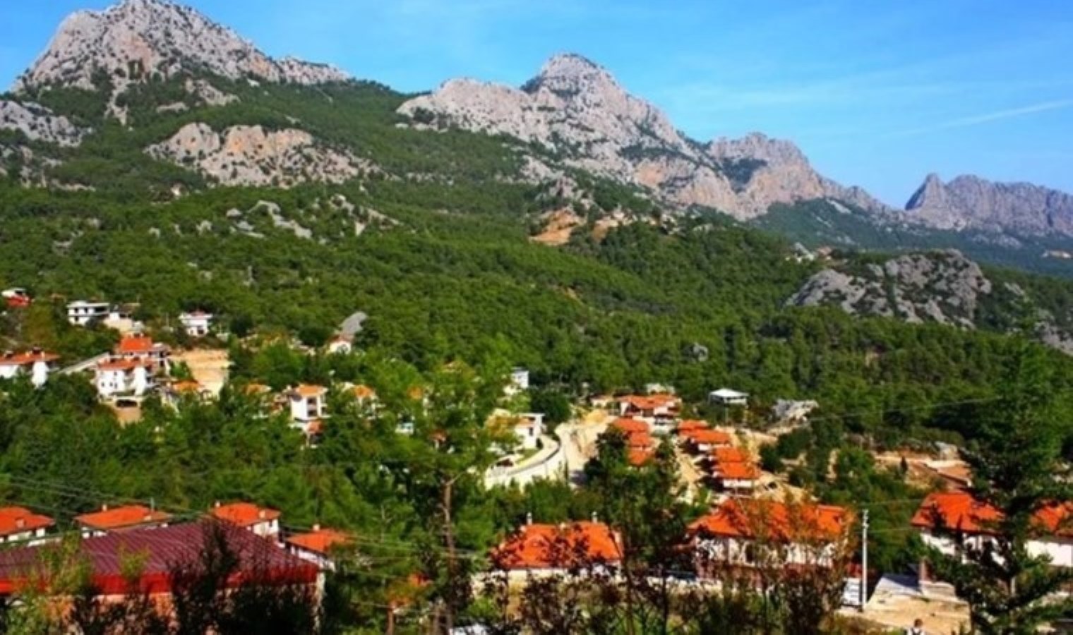 Antalya’da afet bölgesi ilan edilen yerde lüks villalar