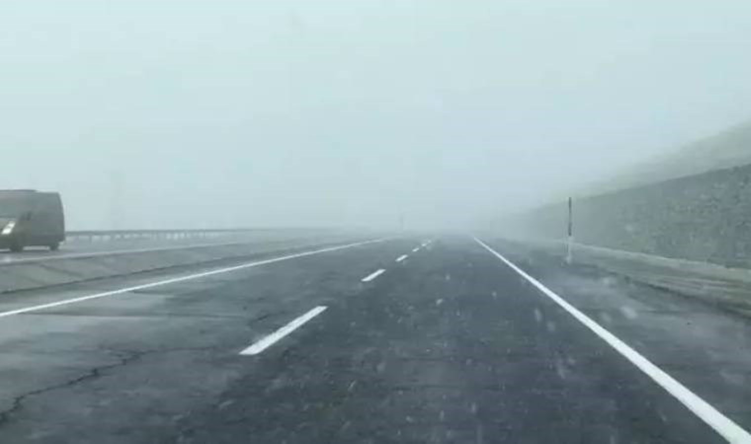 Ardahan-Kars kara yolunda sis ve kar yağışı