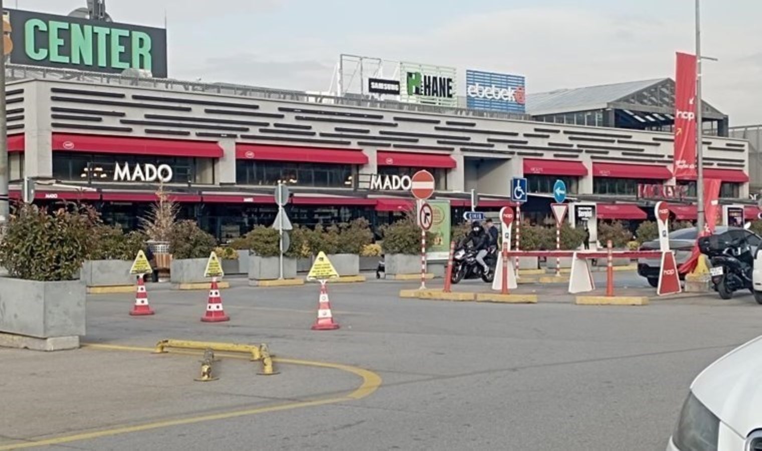 AVM’deki kafeye silahlı saldırı: 2 kişi tutuklandı