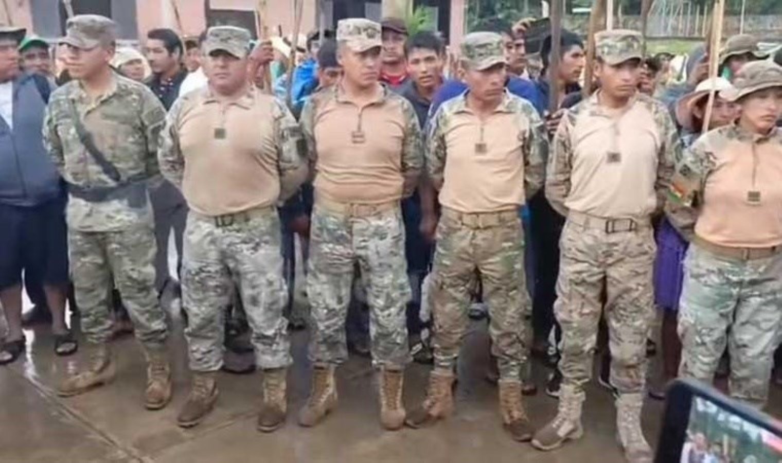 Bolivya’da gerilim tırmanıyor: Yüzlerce asker rehin alındı