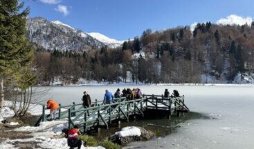 Borçka Karagöl Tabiat Parkı’nda kış ve sonbahar bir arada