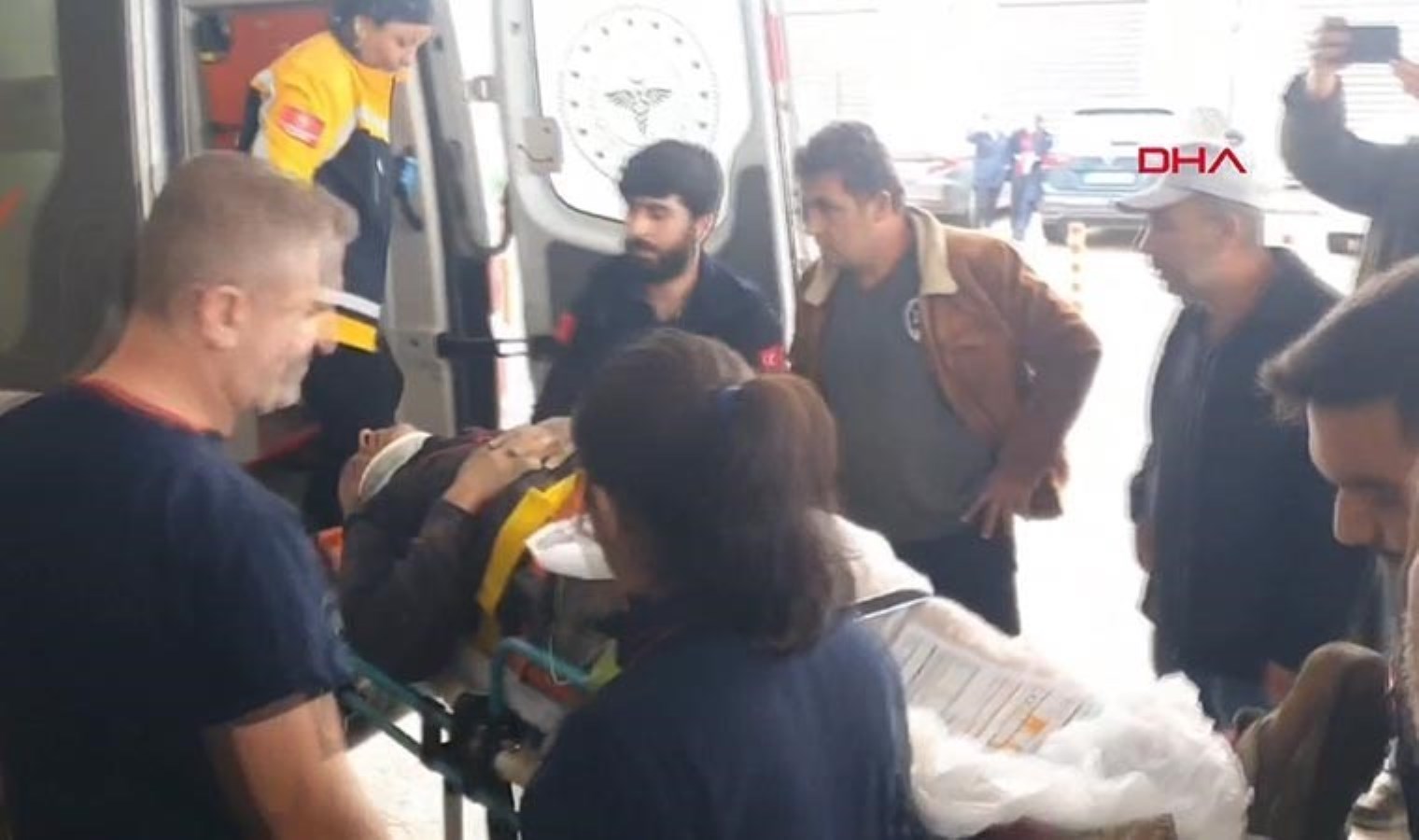 Bursa’da toprak altında kalan işçinin kurtarılma anı kamerada