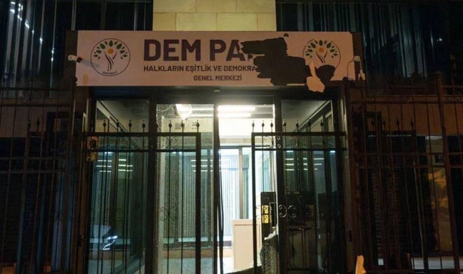 DEM Parti Genel Merkezi’ne saldırı: 1 gözaltı
