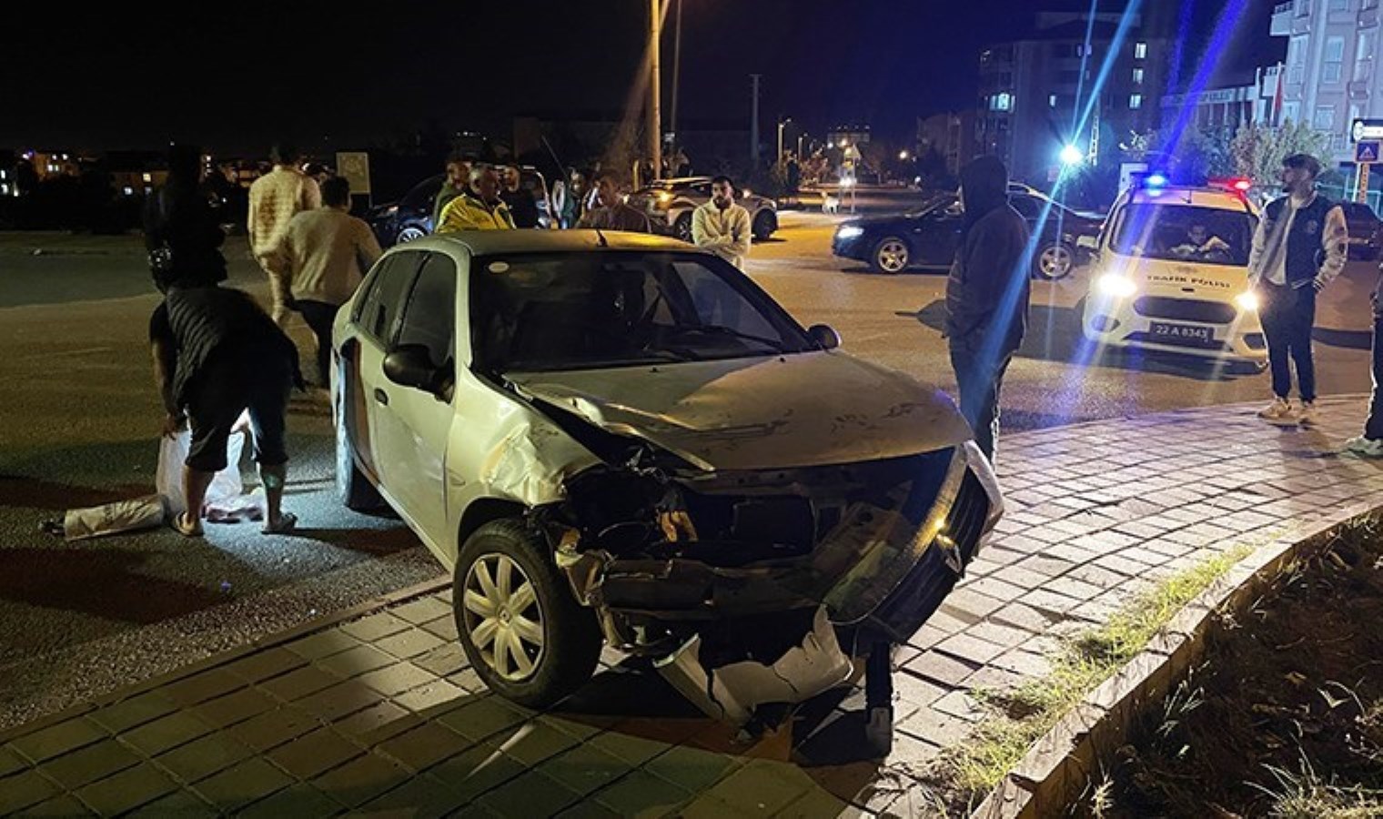 Edirne’de feci kaza! Otomobille hafif ticari araç çarpıştı: 3 yaralı