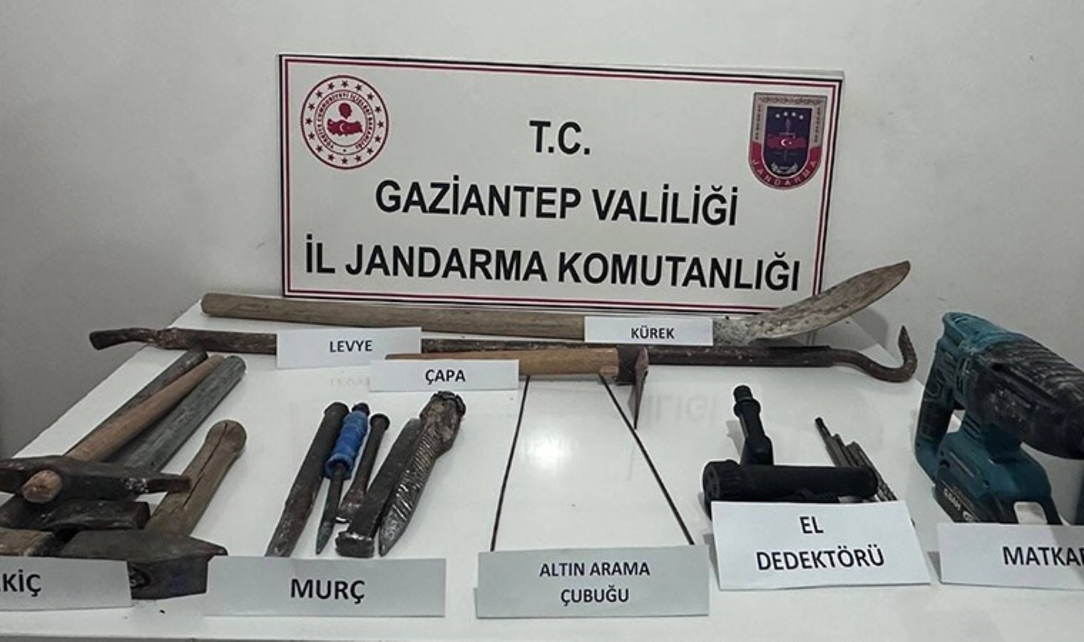 El dedektörü, matkap, murç… Gaziantep’te ‘kaçak kazı’ operasyonu: 3 gözaltı