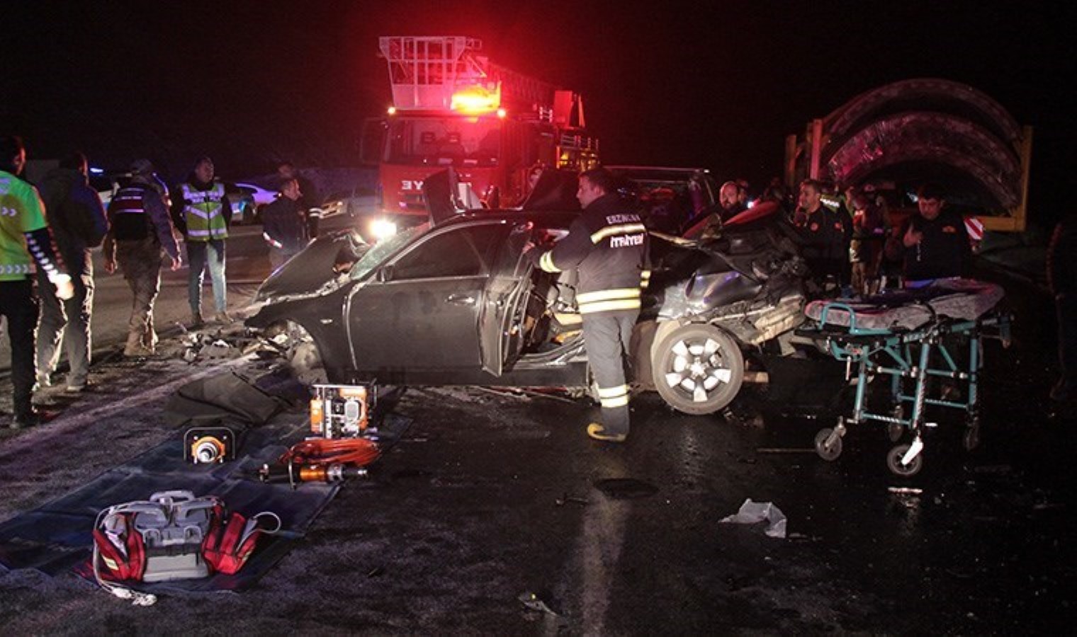 Erzincan’da feci kaza: 3 ölü, 1 yaralı