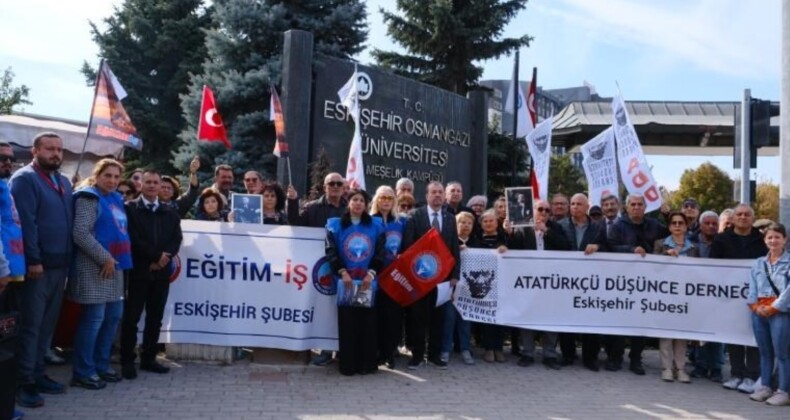 Eskişehir Osmangazi Üniversitesi önünde protesto: “Cumhuriyet düşmanlarını üniversitelere kimse sokamaz”