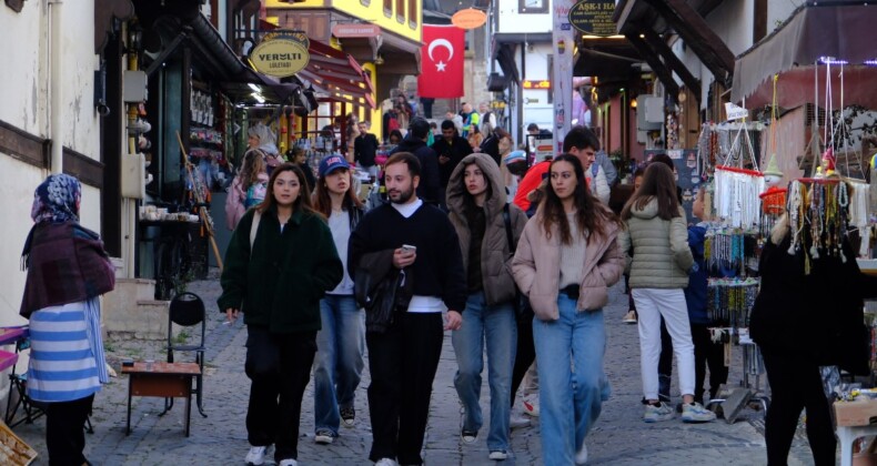 Eskişehir’de Odun Pazarı turistlerin uğrak noktası oldu