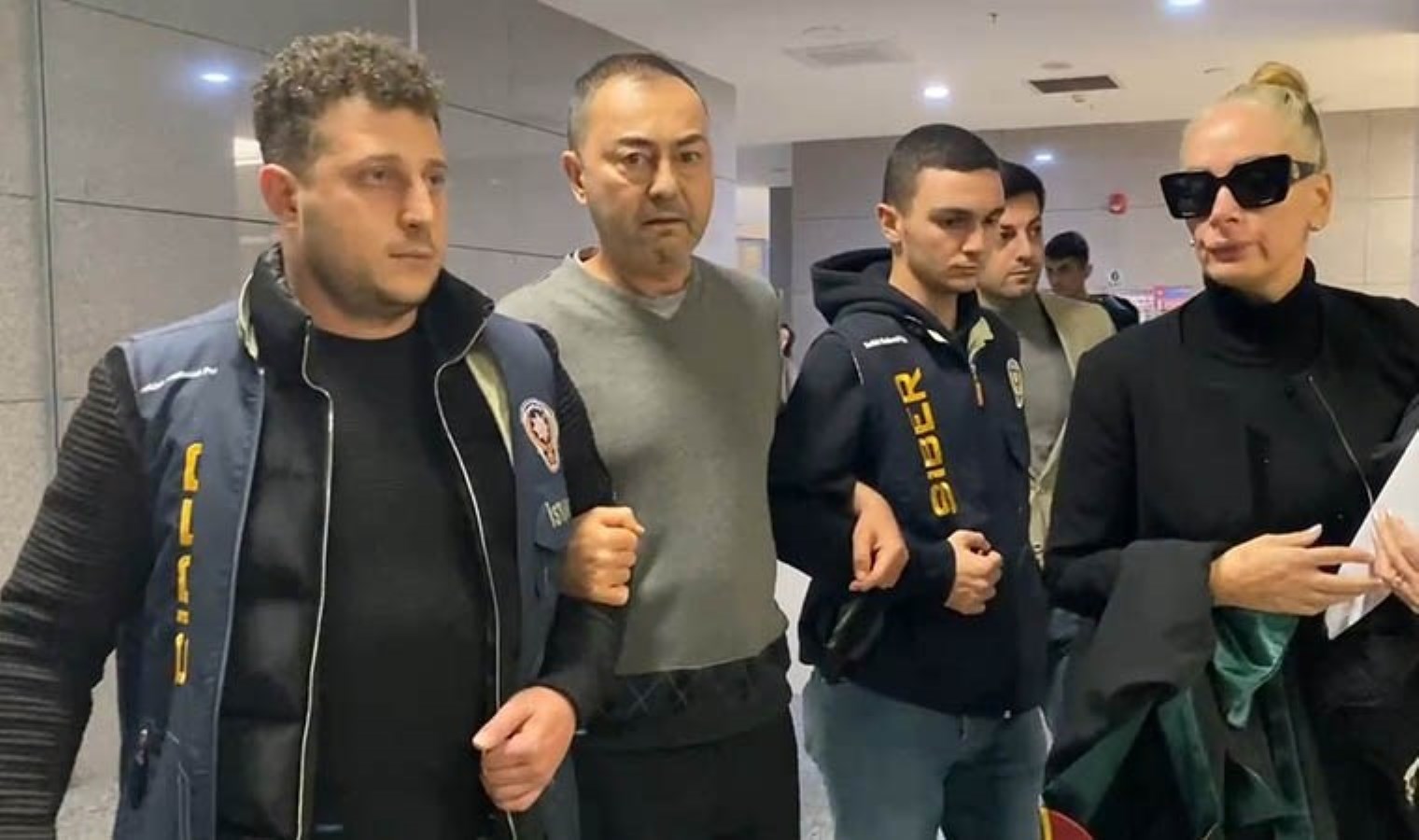 Ev hapsi verilmişti… Serdar Ortaç sosyal medya hesaplarını kapattı!