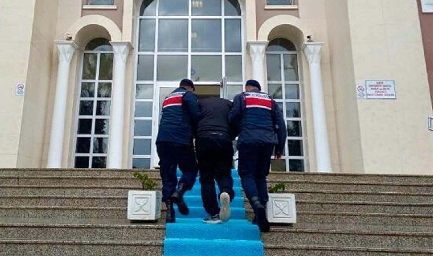 Fethiye’de uyuşturucu operasyonu: Ormanda 1 kilogram skunk ele geçirildi