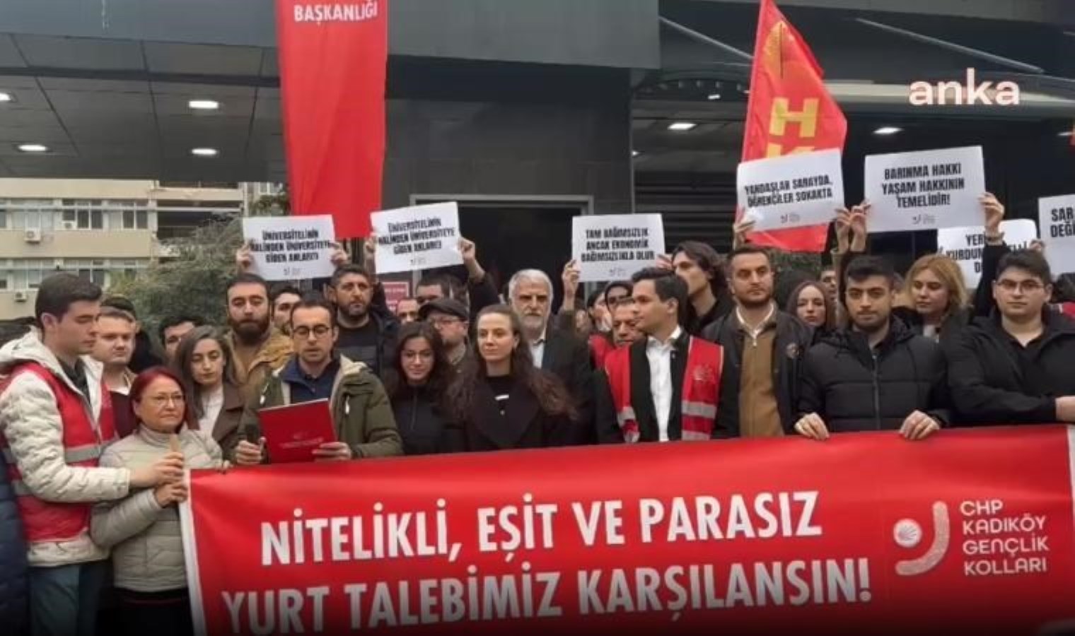 Gençlerden barınma eylemi: “Öğrencilere kira desteği sağlansın”