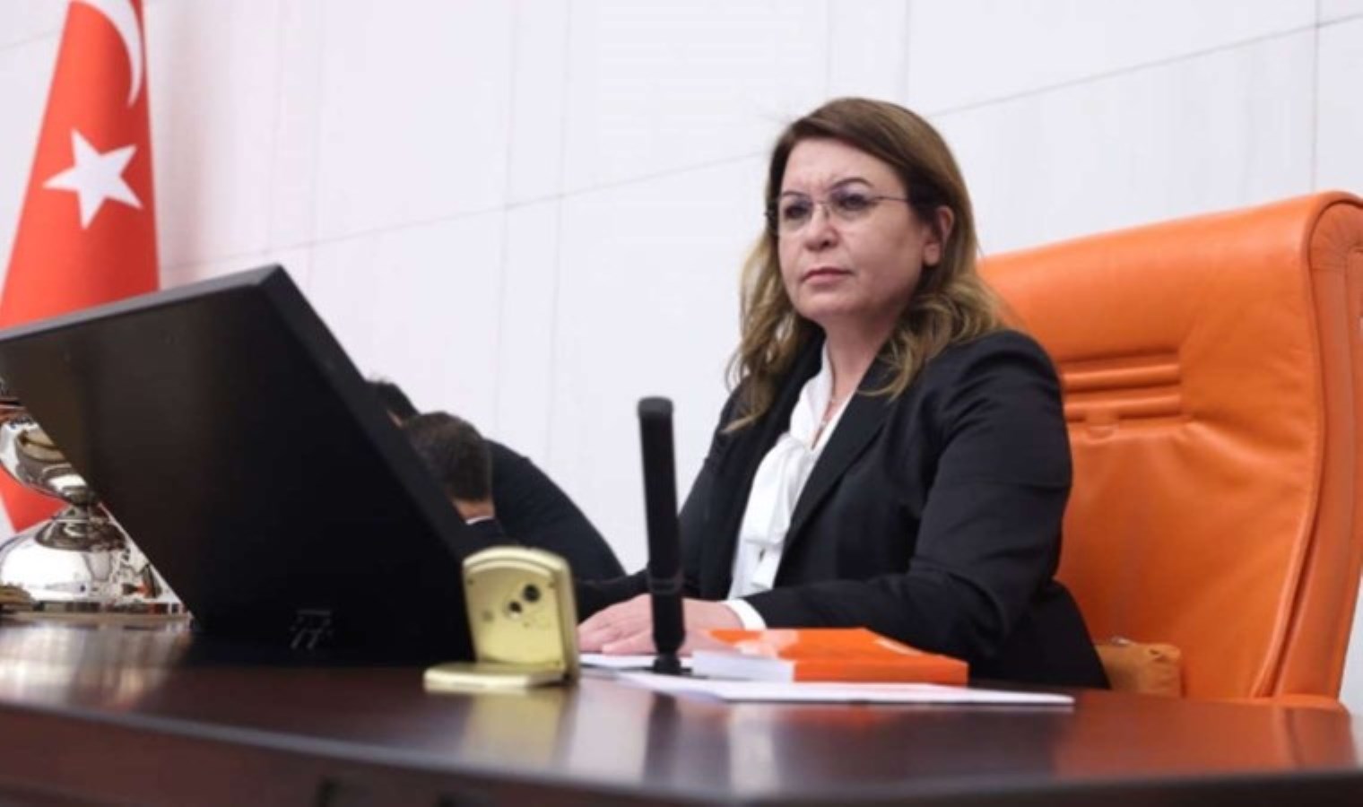 Gülizar Biçer Karaca’nın ayak tarak kemiği kırıldı