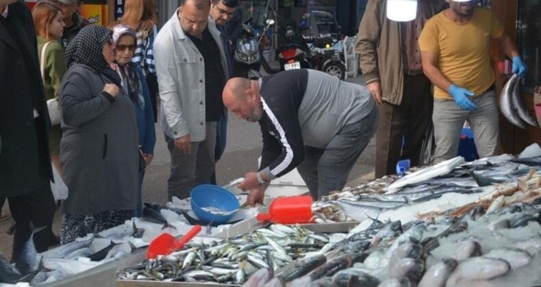 Günler sonra tezgaha geldi! Tanesi 100 liradan kapış kapış satıldı!  Bir tanesi ile 3 kişi doyuyor