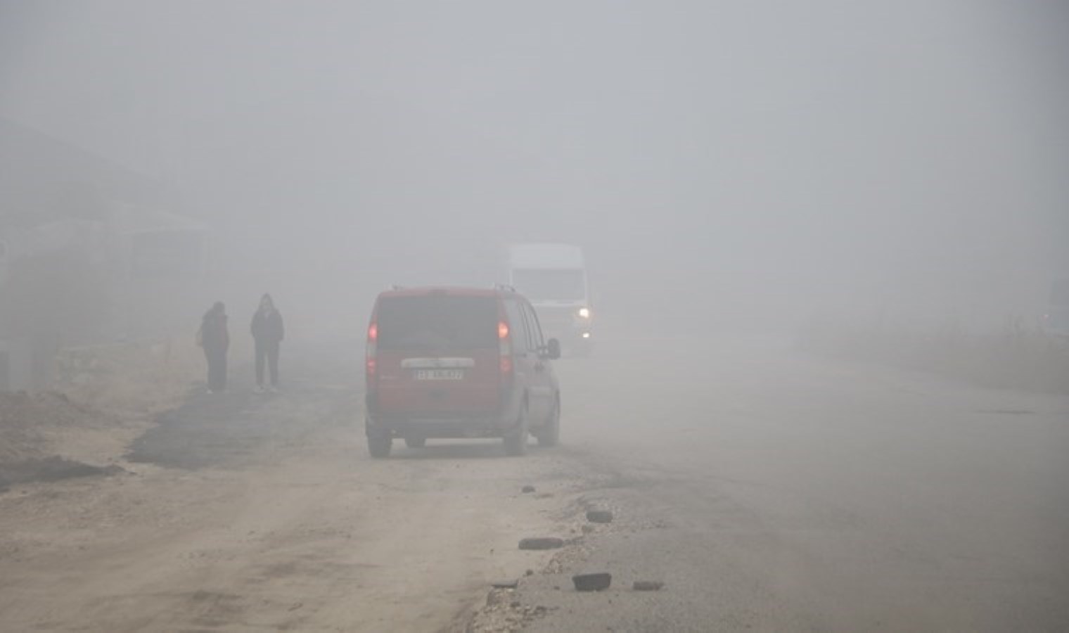 Hakkari’de görüş mesafesi 10 metreye kadar düştü