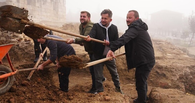 Hep fotoğrafını çektiler, bu sefer kazıya girdiler