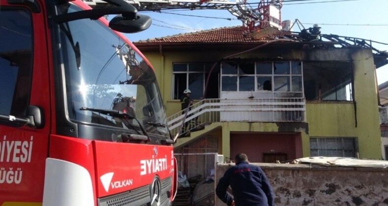 İki katlı müstakil evde yangın: 7’si çocuk 9 kişi dumandan etkilendi