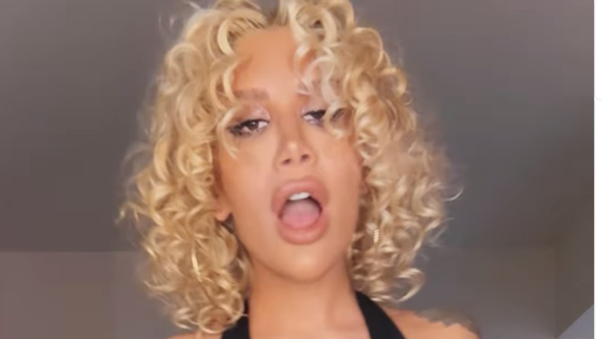 İrem Derici’nin konser imajları! Kıvırcık saçlarına yorum yağdı