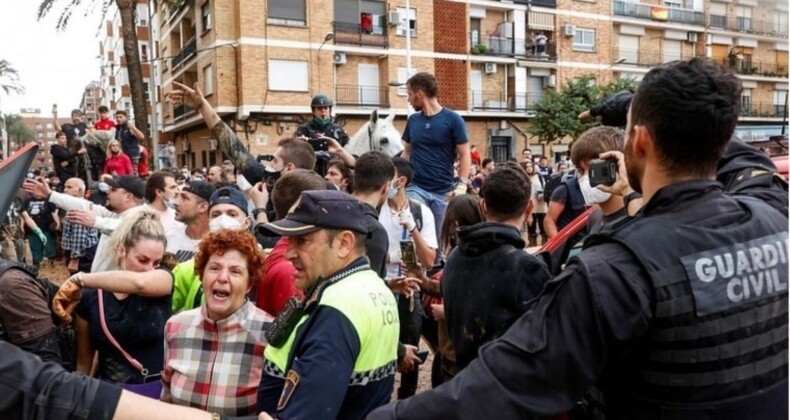 İspanya’da sel felaketi: Afetzedeler, hükümeti protesto etti