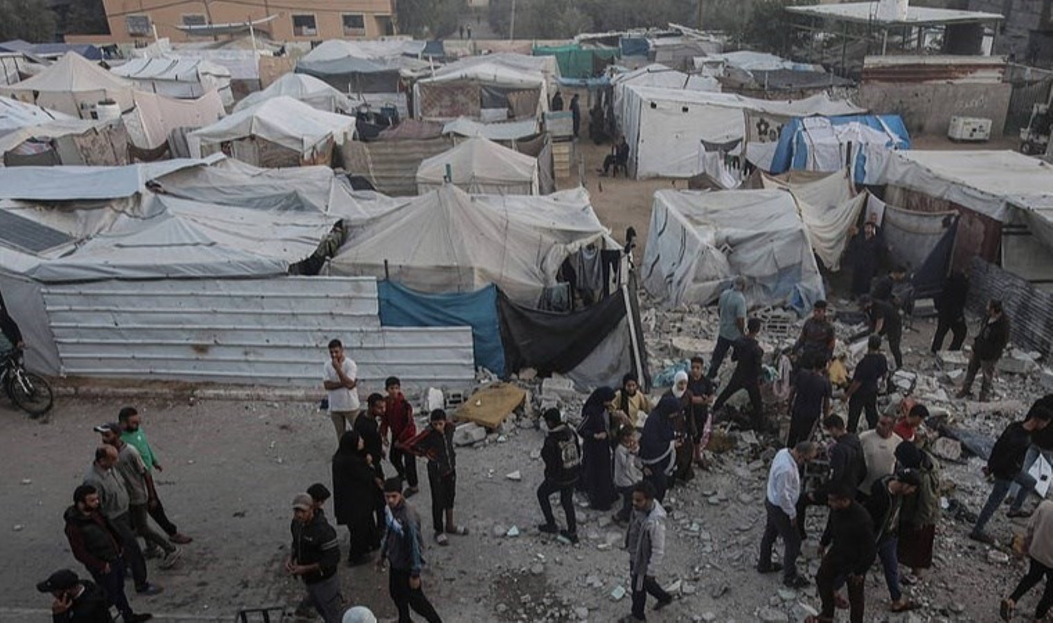 İsrail, Nusayrat Mülteci Kampı’nı bombaladı: 3 ölü