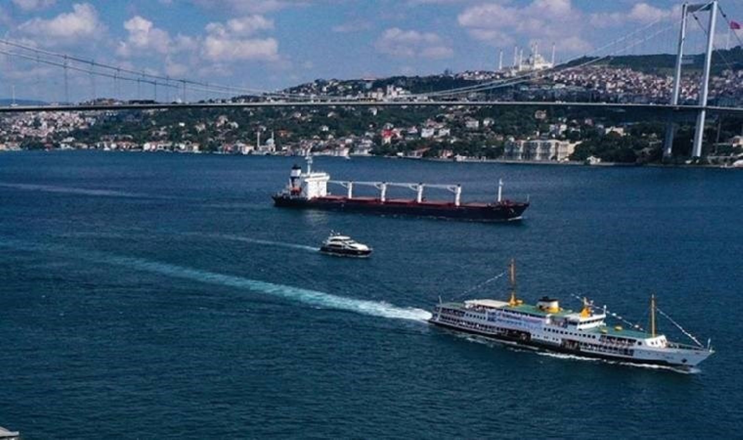 İstanbul Boğazı’nda gemi trafiği askıya alındı!