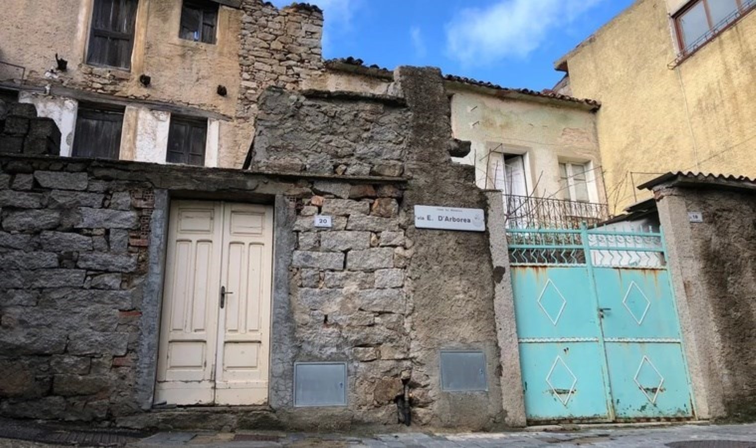 İtalyan kasabası, Trump’tan ‘kaçış’ için Amerikalılara ‘1 dolarlık’ evler sunuyor