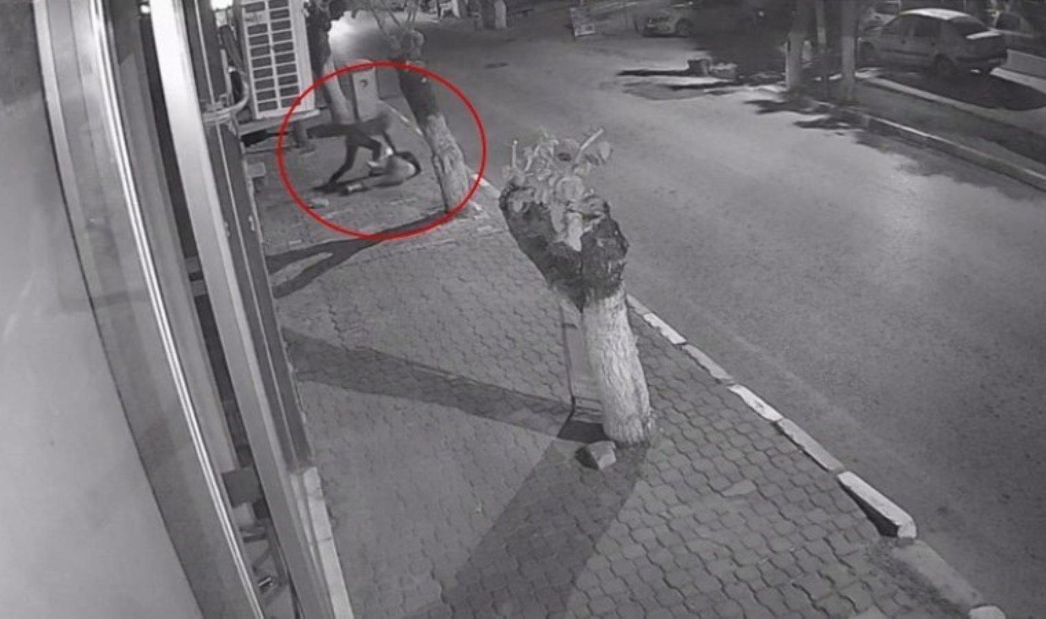 İzmir’de kan donduran olay: Komşusunu takip edip boynundan bıçakladı!