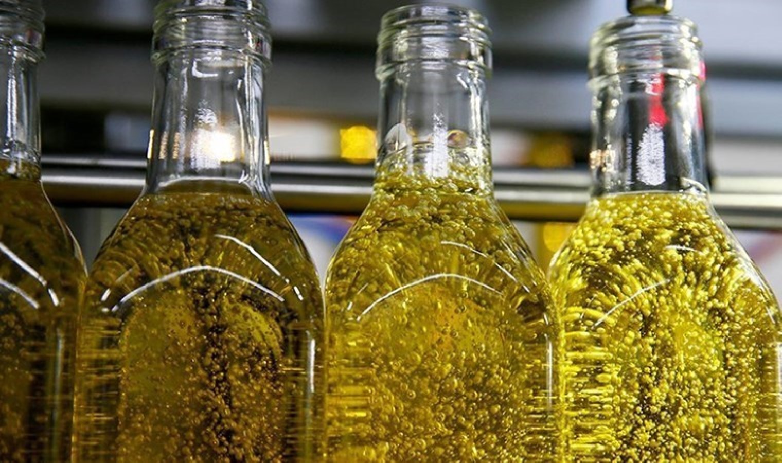 Jandarma Afyonkarahisar’da 6 bin 319 litre ‘sahte zeytinyağı’ ele geçirdi