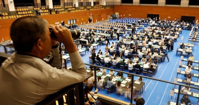 Japonya’da seçim: 15 yıl sonra meclisteki çoğunluğu kaybetti