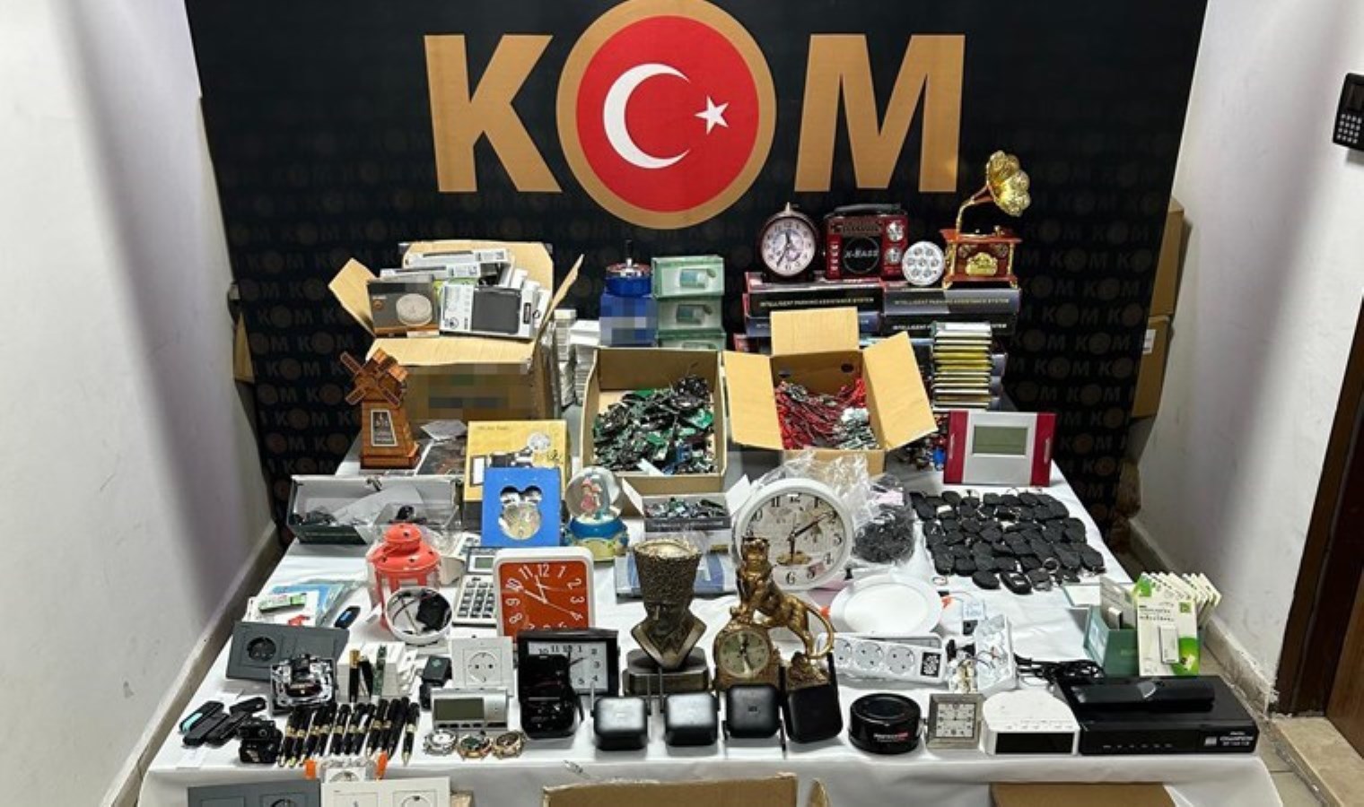 Karabük’te kaçakçılık operasyonu: Çok sayıda ‘casus kamera’ ele geçirildi