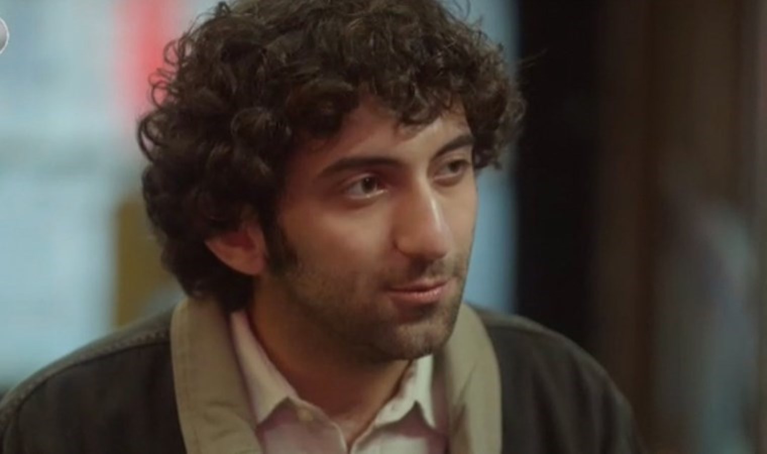 Kim Milyoner Olmak İster’in sorularını hazırlamış: İnci Taneleri’nin İzzet’i bir dahi!