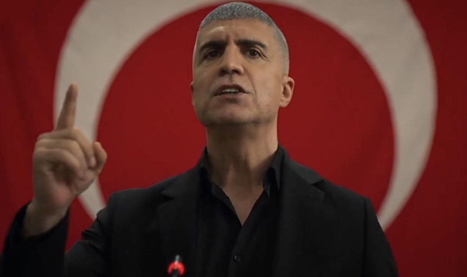 Kızıl Goncalar’da ‘Atatürk’ sahnesi gündem oldu: ‘Mustafa Kemal bir fikir adamıdır!’