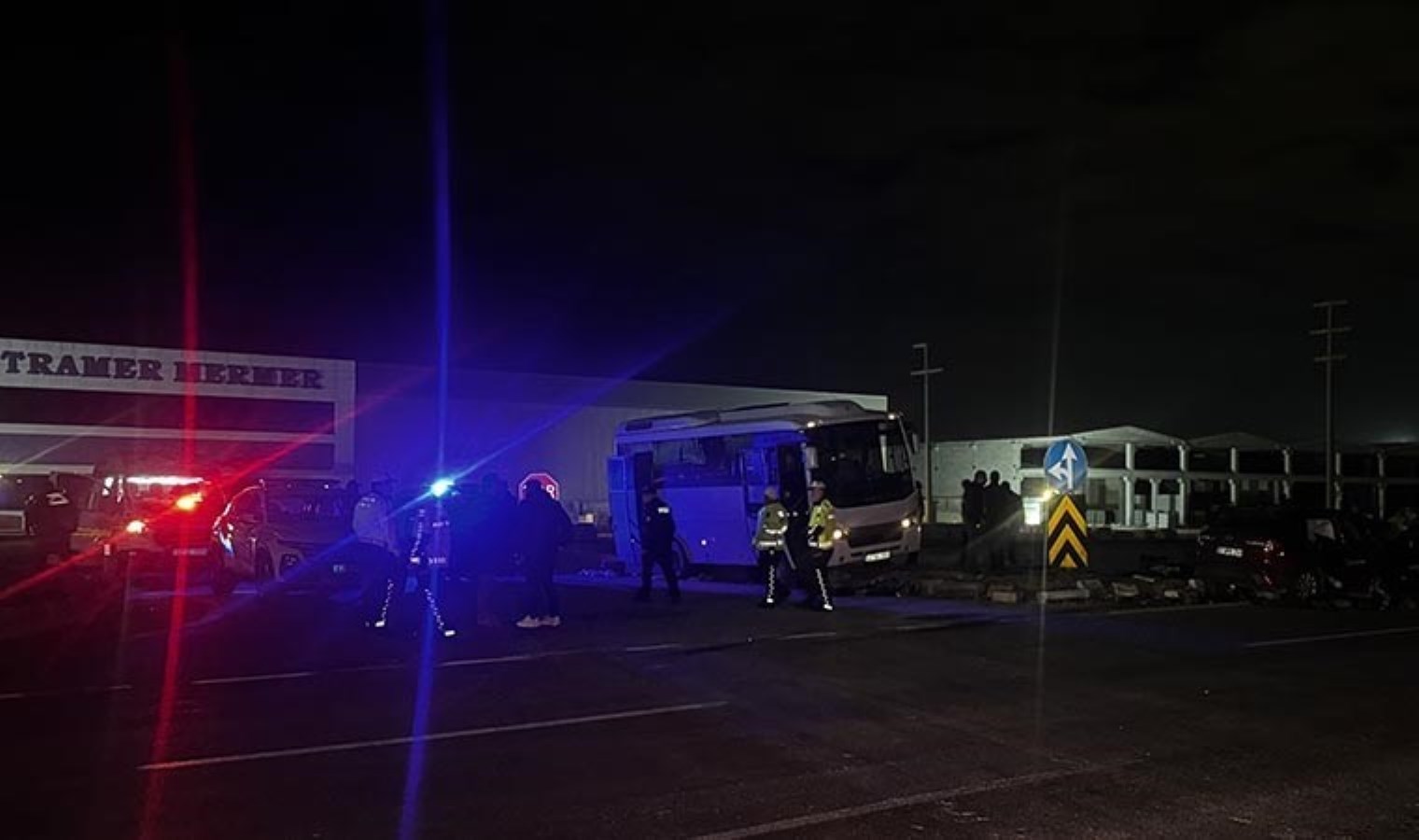 Konya’da polis minibüsü kazaya karıştı: 1 kişi öldü, 11 kişi yaralandı