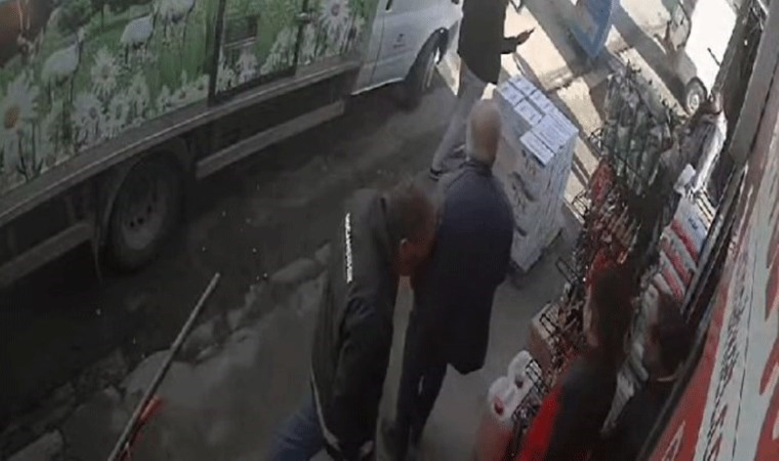 Malatya’da deprem anında yaşananlar güvenlik kamerasına yansıdı